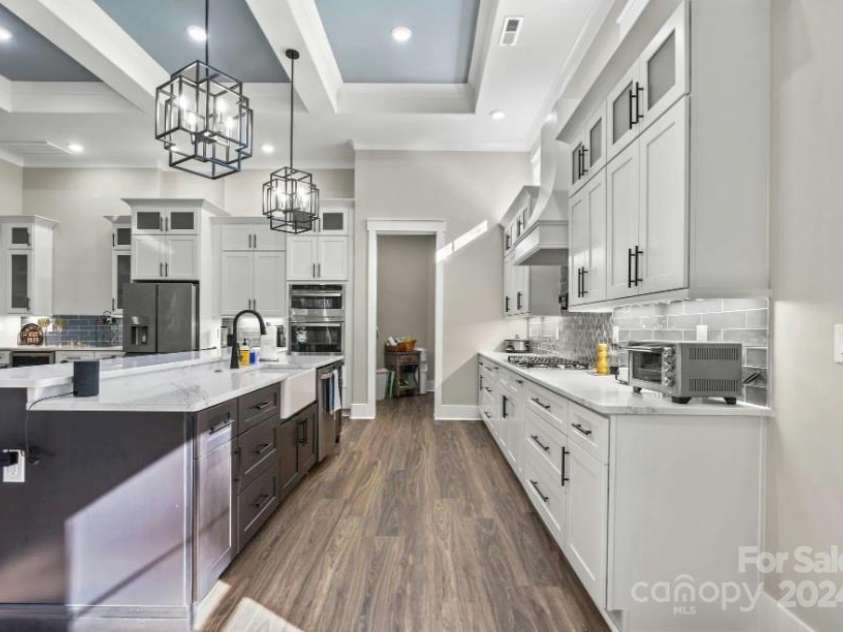 001 Beatties Ford Road, Huntersville, NC 28078.  MLS# CAR4149773, YatesRealty ID 976. 