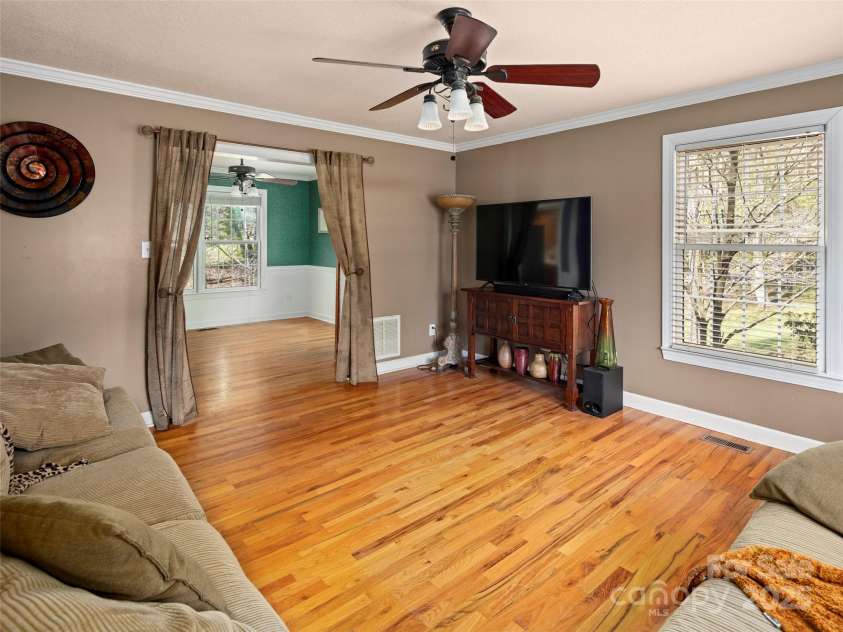 11 Emerald Drive, Fairview, NC 28730.  MLS# CAR4238890, YatesRealty ID 9760. 