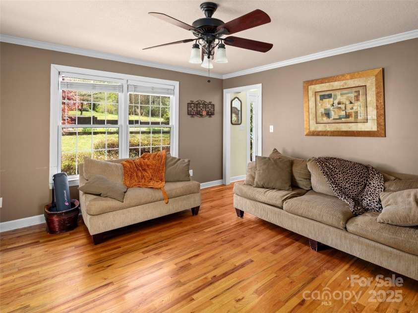 11 Emerald Drive, Fairview, NC 28730.  MLS# CAR4238890, YatesRealty ID 9760. 