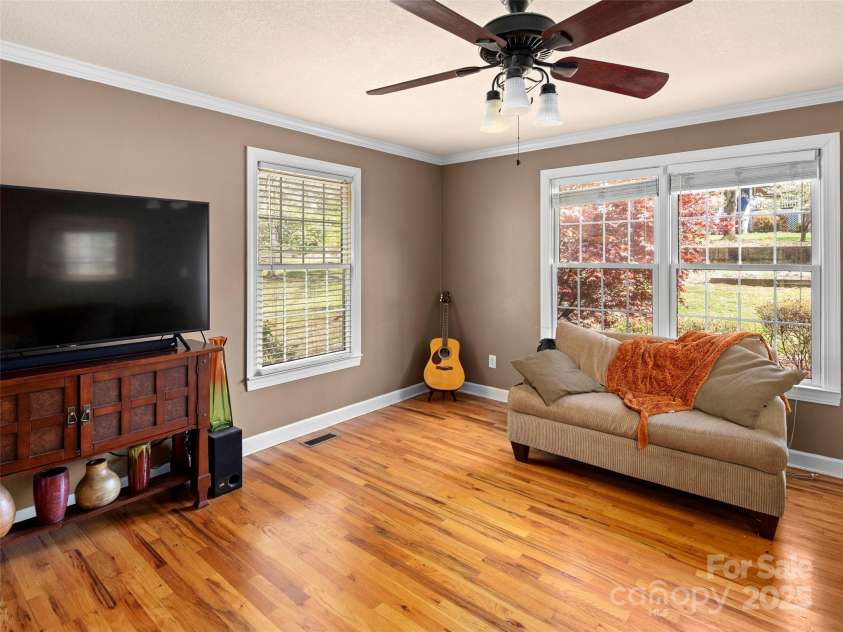 11 Emerald Drive, Fairview, NC 28730.  MLS# CAR4238890, YatesRealty ID 9760. 
