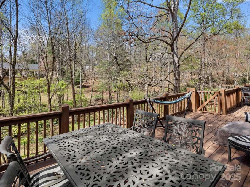 11 Emerald Drive, Fairview, NC 28730.  MLS# CAR4238890, YatesRealty ID 9760. 