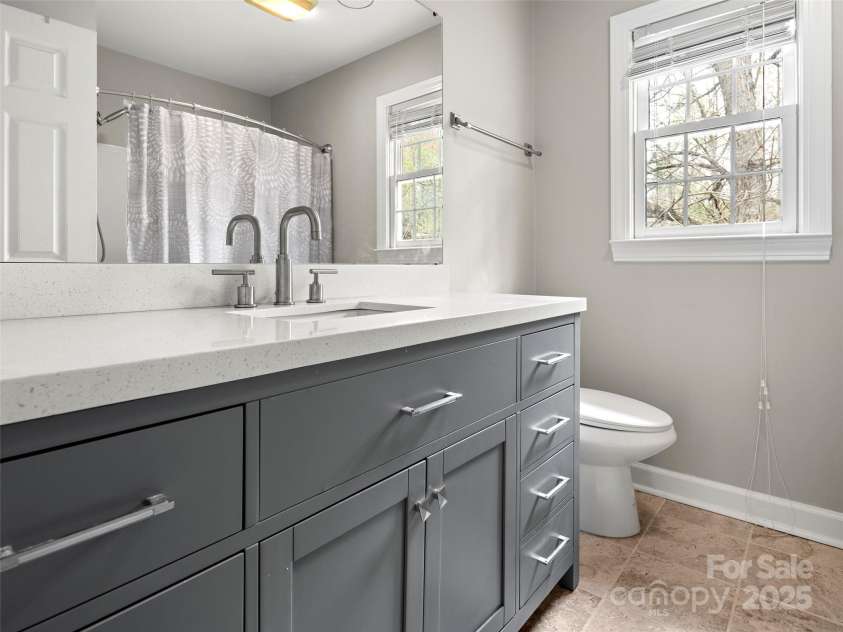 11 Emerald Drive, Fairview, NC 28730.  MLS# CAR4238890, YatesRealty ID 9760. 