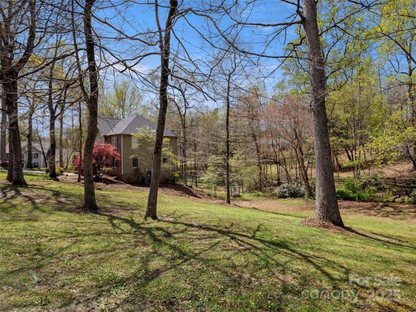 11 Emerald Drive, Fairview, NC 28730.  MLS# CAR4238890, YatesRealty ID 9760. 