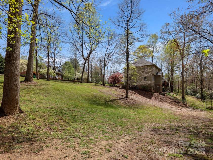 11 Emerald Drive, Fairview, NC 28730.  MLS# CAR4238890, YatesRealty ID 9760. 