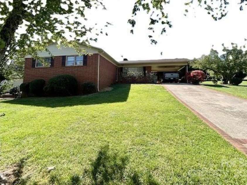 1026 Garden Street, Lenoir, NC 28645.  MLS# CAR4244664, YatesRealty ID 9761. 