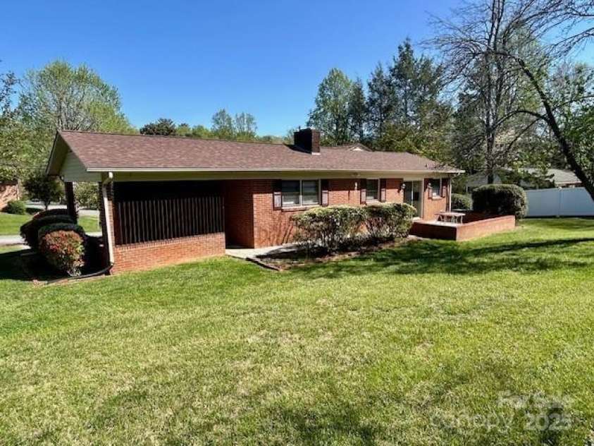 1026 Garden Street, Lenoir, NC 28645.  MLS# CAR4244664, YatesRealty ID 9761. 