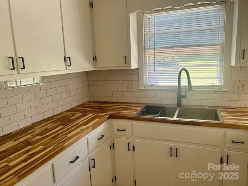 1026 Garden Street, Lenoir, NC 28645.  MLS# CAR4244664, YatesRealty ID 9761. 