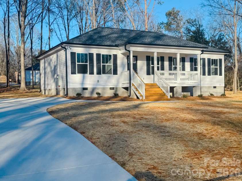 308 New Street, York, SC 29745.  MLS# CAR4326526, YatesRealty ID 9761. 