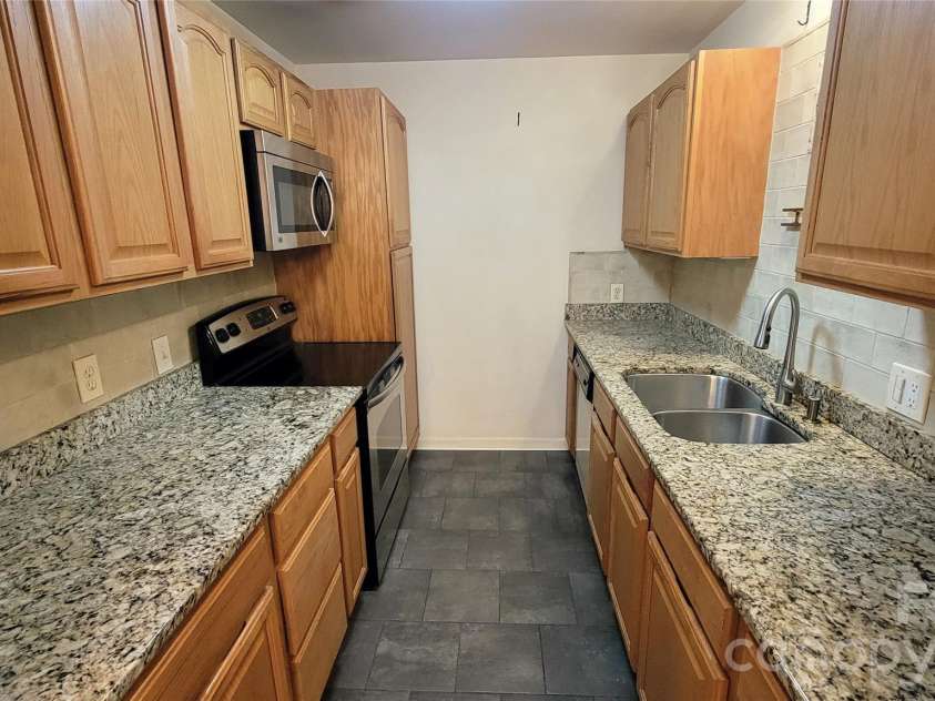 1323 Queens Road, Charlotte, NC 28207.  MLS# CAR4303890, YatesRealty ID 9762. 