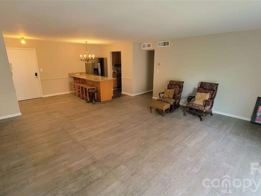 1323 Queens Road, Charlotte, NC 28207.  MLS# CAR4303890, YatesRealty ID 9762. 