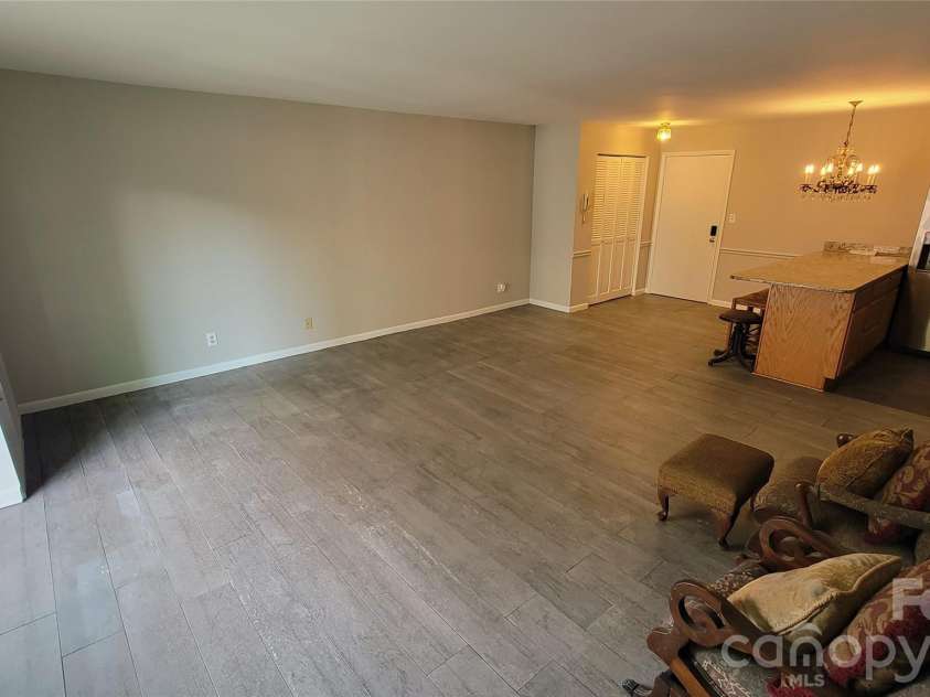 1323 Queens Road, Charlotte, NC 28207.  MLS# CAR4303890, YatesRealty ID 9762. 