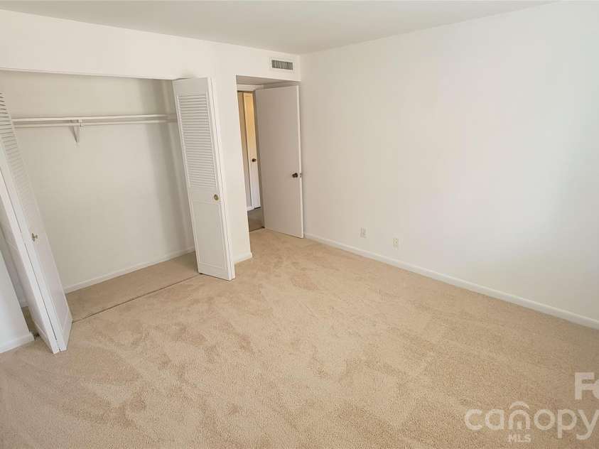 1323 Queens Road, Charlotte, NC 28207.  MLS# CAR4303890, YatesRealty ID 9762. 