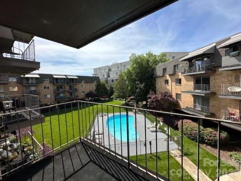 1323 Queens Road, Charlotte, NC 28207.  MLS# CAR4353937, YatesRealty ID 9762. 