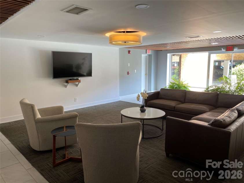1323 Queens Road, Charlotte, NC 28207.  MLS# CAR4417616, YatesRealty ID 9762. Building tv area