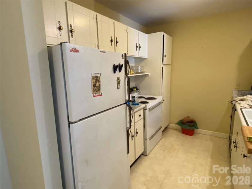 1323 Queens Road, Charlotte, NC 28207.  MLS# CAR4417616, YatesRealty ID 9762. Kitchen