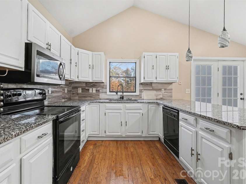 402 Shinnville Road, Mooresville, NC 28115.  MLS# CAR4354758, YatesRealty ID 9762. 