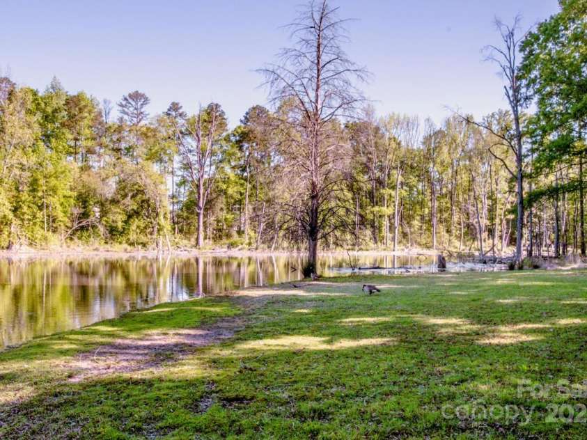 524 Dawn Circle, Charlotte, NC 28213.  MLS# CAR4238690, YatesRealty ID 9762. 