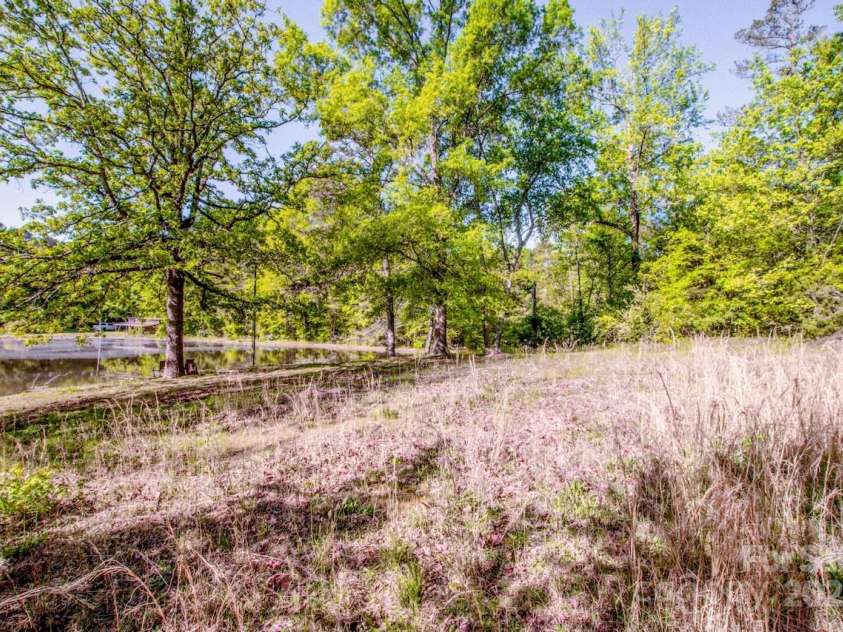 524 Dawn Circle, Charlotte, NC 28213.  MLS# CAR4238690, YatesRealty ID 9762. 