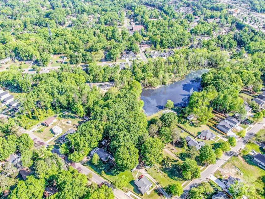 524 Dawn Circle, Charlotte, NC 28213.  MLS# CAR4238690, YatesRealty ID 9762. 