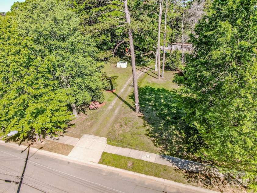 524 Dawn Circle, Charlotte, NC 28213.  MLS# CAR4238690, YatesRealty ID 9762. 