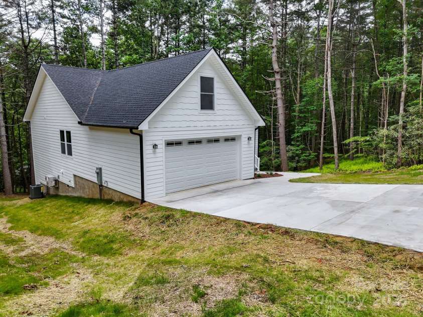 605 Knob Road, Pisgah Forest, NC 28768.  MLS# CAR4235322, YatesRealty ID 9764. 