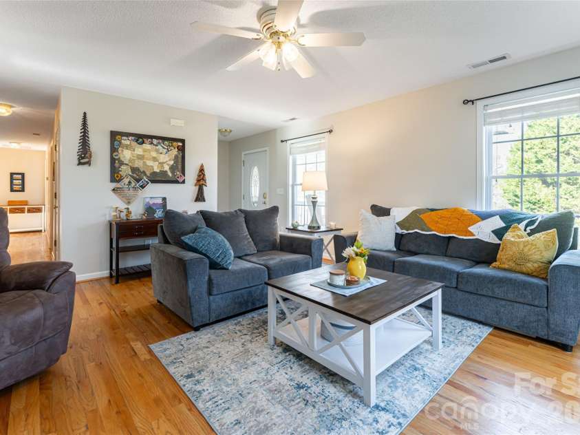 16 Kinsale Drive, Leicester, NC 28748.  MLS# CAR4340281, YatesRealty ID 9765. 