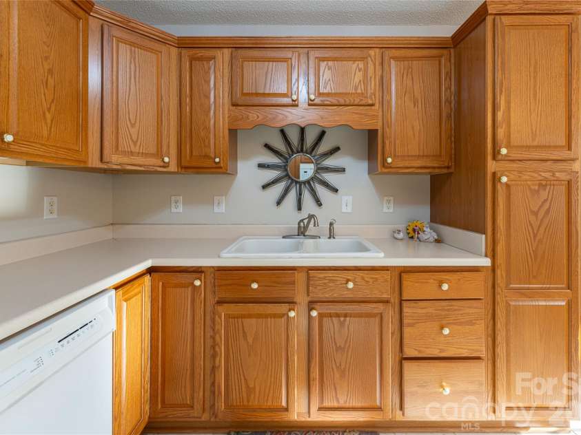 16 Kinsale Drive, Leicester, NC 28748.  MLS# CAR4340281, YatesRealty ID 9765. 