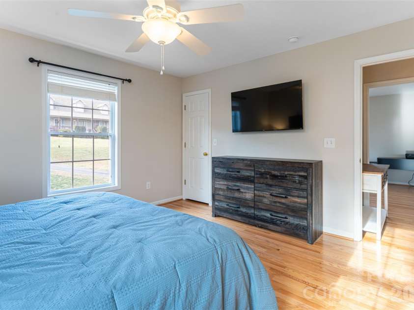 16 Kinsale Drive, Leicester, NC 28748.  MLS# CAR4340281, YatesRealty ID 9765. 