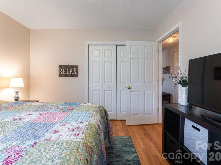 16 Kinsale Drive, Leicester, NC 28748.  MLS# CAR4340281, YatesRealty ID 9765. 