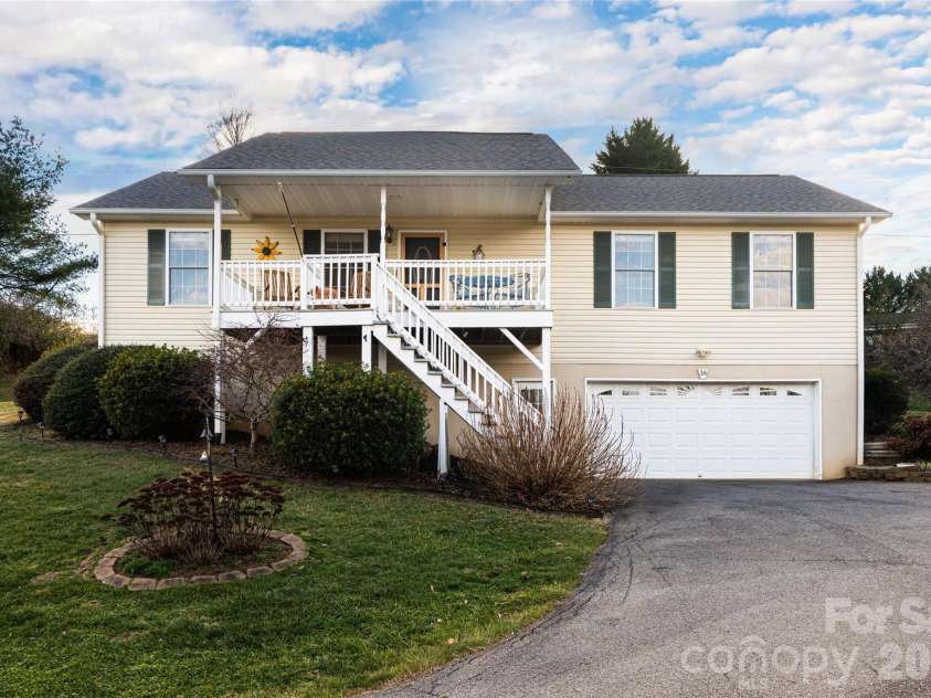 16 Kinsale Drive, Leicester, NC 28748.  MLS# CAR4340281, YatesRealty ID 9765. 