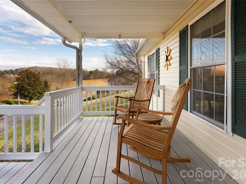 16 Kinsale Drive, Leicester, NC 28748.  MLS# CAR4340281, YatesRealty ID 9765. 