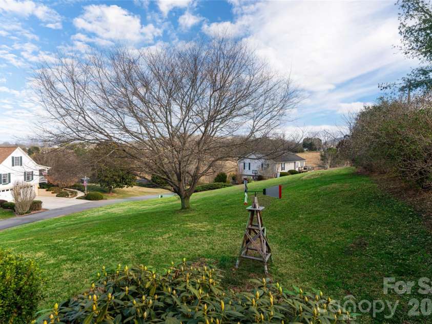 16 Kinsale Drive, Leicester, NC 28748.  MLS# CAR4340281, YatesRealty ID 9765. 