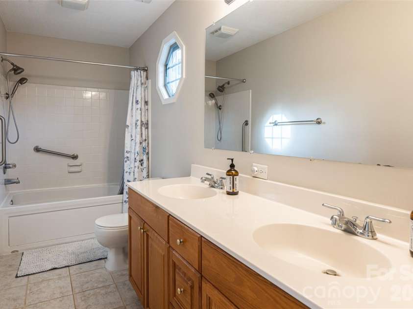 16 Kinsale Drive, Leicester, NC 28748.  MLS# CAR4340281, YatesRealty ID 9765. Primary Bathroom