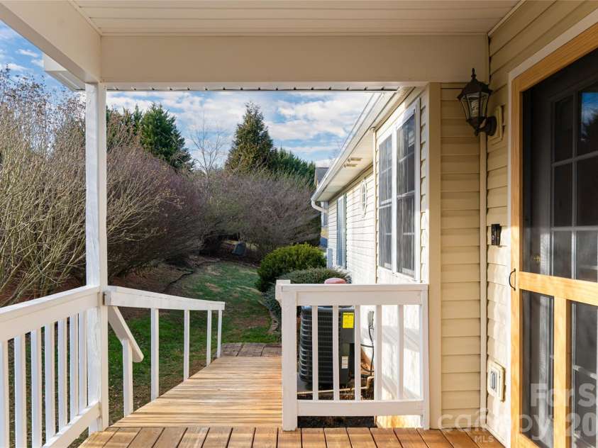 16 Kinsale Drive, Leicester, NC 28748.  MLS# CAR4340281, YatesRealty ID 9765. Ramp