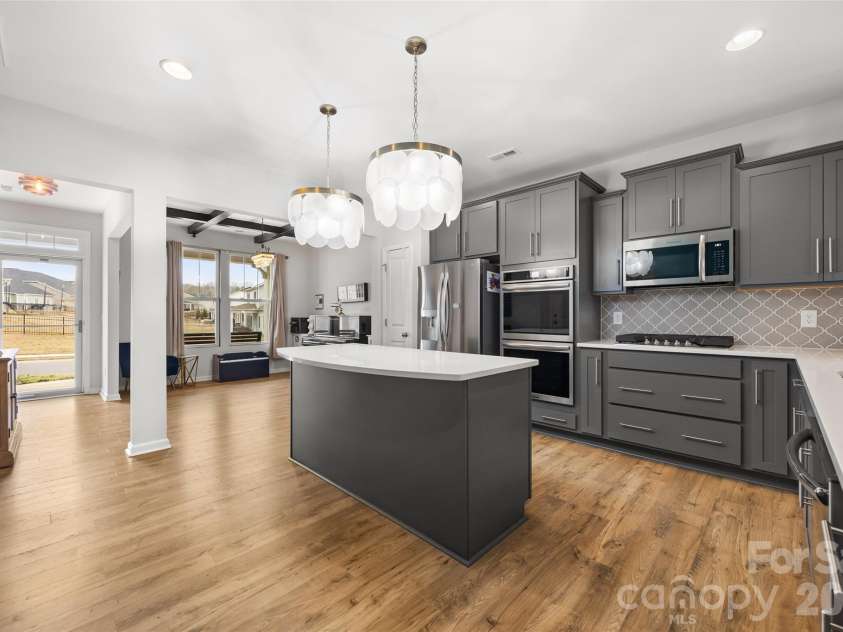 479 Shallowford Drive, Rock Hill, SC 29732.  MLS# CAR4353877, YatesRealty ID 9765.  Kitchen with Quartz Countertops/Dbl Wall Oven