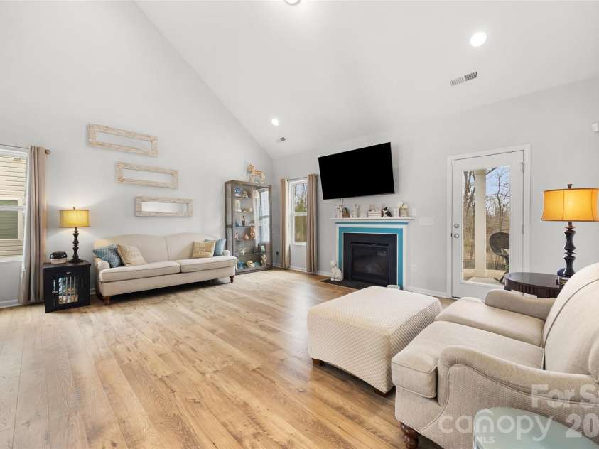 479 Shallowford Drive, Rock Hill, SC 29732.  MLS# CAR4353877, YatesRealty ID 9765. Living Room
