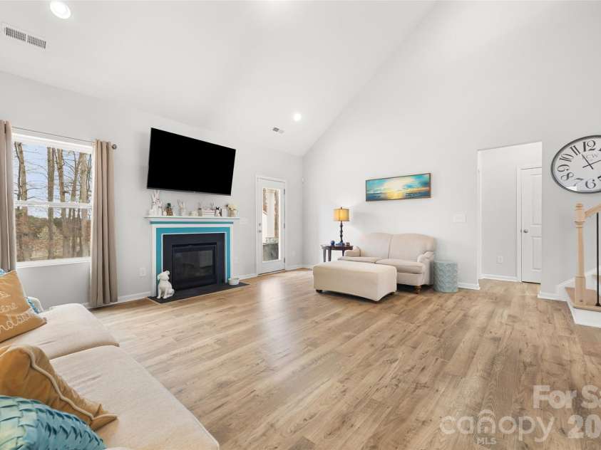 479 Shallowford Drive, Rock Hill, SC 29732.  MLS# CAR4353877, YatesRealty ID 9765. Living Room