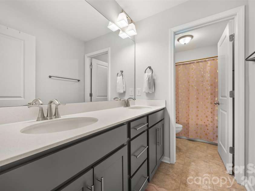 479 Shallowford Drive, Rock Hill, SC 29732.  MLS# CAR4353877, YatesRealty ID 9765. Upstairs Hall Bathroom