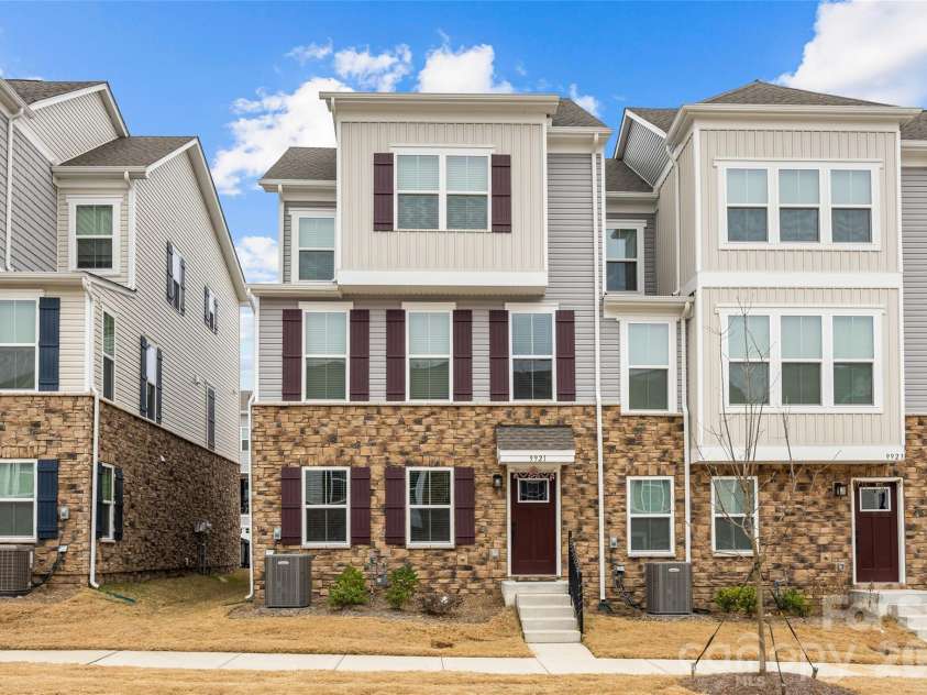 9921 Oaklawn Boulevard, Huntersville, NC 28078.  MLS# CAR4334672, YatesRealty ID 9766. 