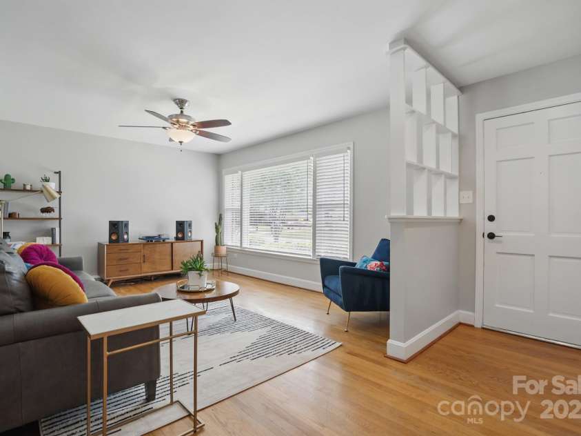 1917 Bentley Place, Charlotte, NC 28205.  MLS# CAR4250365, YatesRealty ID 9767. 