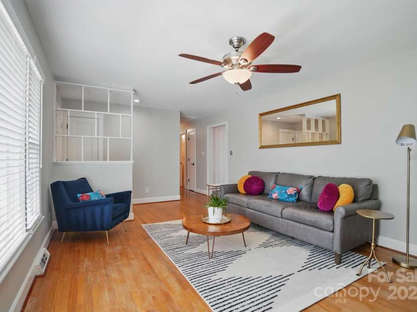 1917 Bentley Place, Charlotte, NC 28205.  MLS# CAR4250365, YatesRealty ID 9767. 