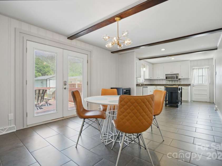 1917 Bentley Place, Charlotte, NC 28205.  MLS# CAR4250365, YatesRealty ID 9767. 