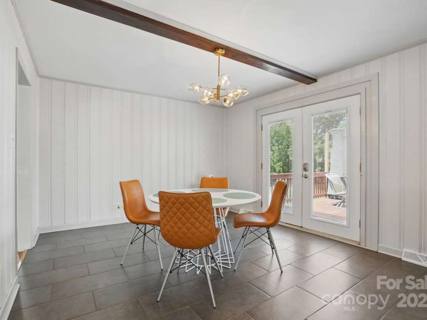 1917 Bentley Place, Charlotte, NC 28205.  MLS# CAR4250365, YatesRealty ID 9767. 