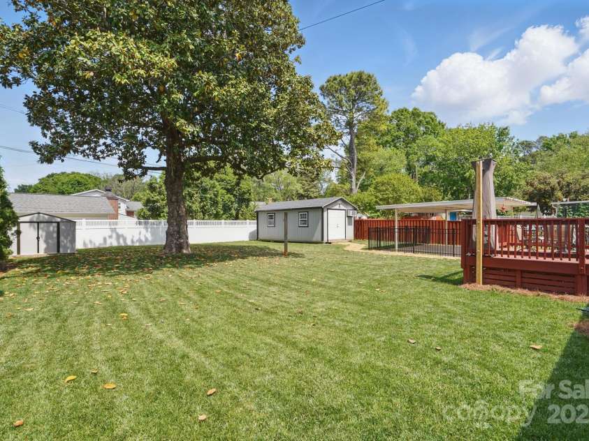 1917 Bentley Place, Charlotte, NC 28205.  MLS# CAR4250365, YatesRealty ID 9767. 