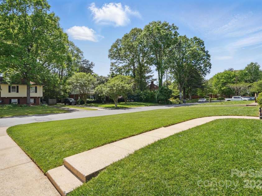 1917 Bentley Place, Charlotte, NC 28205.  MLS# CAR4250365, YatesRealty ID 9767. 