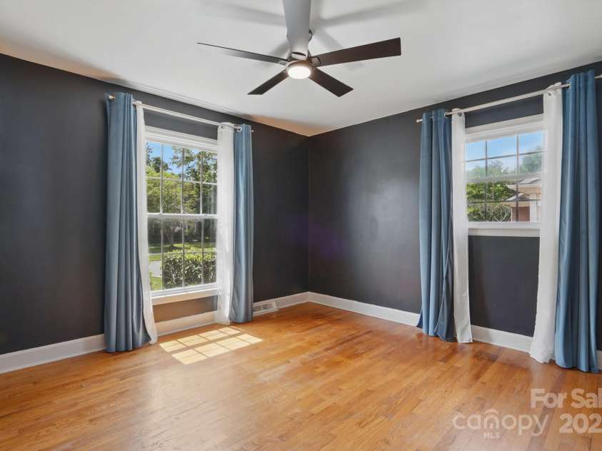 1917 Bentley Place, Charlotte, NC 28205.  MLS# CAR4250365, YatesRealty ID 9767. Guest room 1