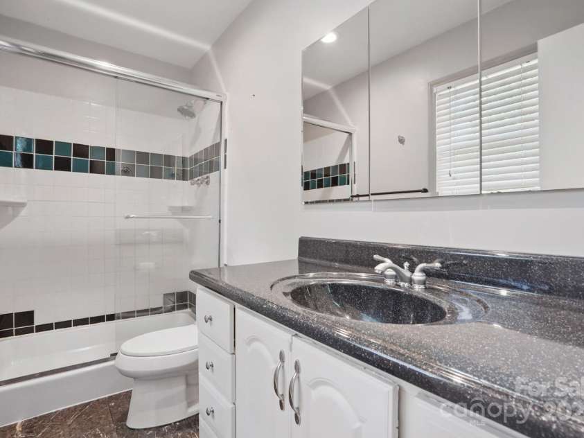 1917 Bentley Place, Charlotte, NC 28205.  MLS# CAR4250365, YatesRealty ID 9767. Primary Bathroom