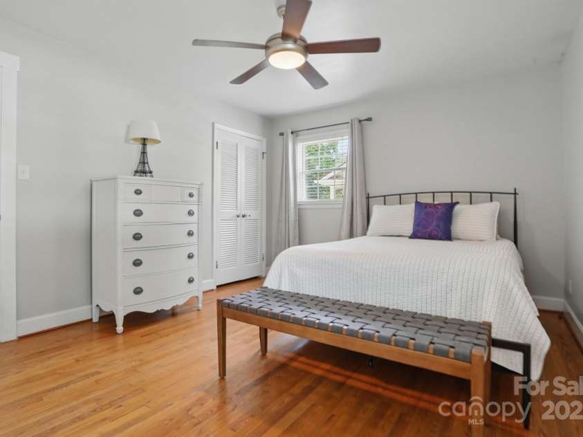 1917 Bentley Place, Charlotte, NC 28205.  MLS# CAR4250365, YatesRealty ID 9767. Primary Bedroom