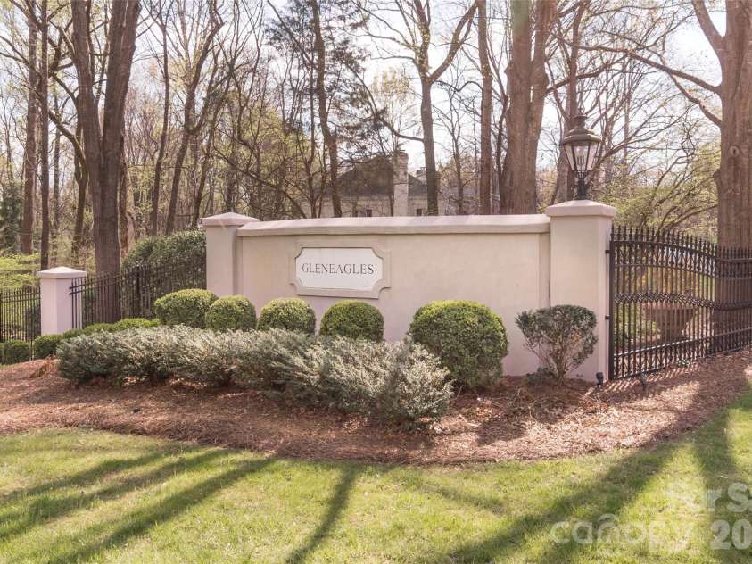 7045 Erin Court, Charlotte, NC 28210.  MLS# CAR4361093, YatesRealty ID 9768. 