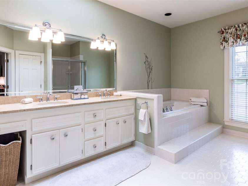 7045 Erin Court, Charlotte, NC 28210.  MLS# CAR4361093, YatesRealty ID 9768. 